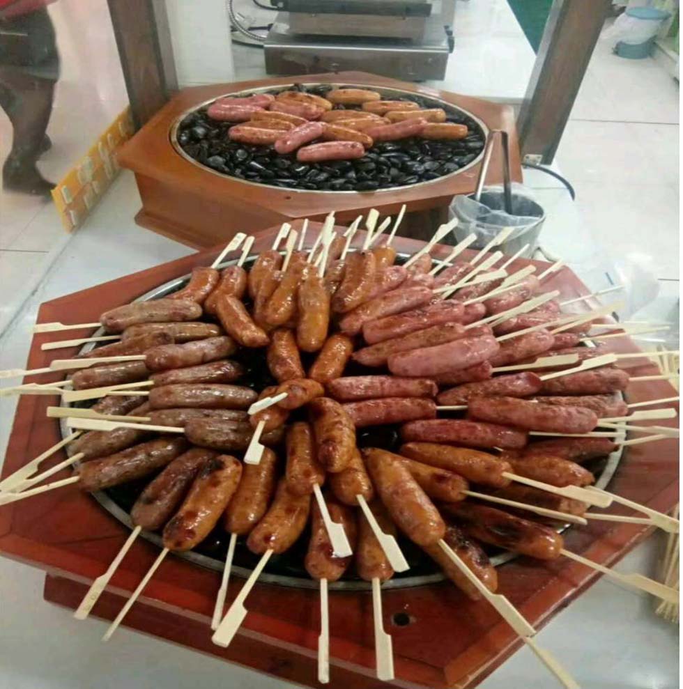 漢(han)伯尅(ke)石(shi)鍋(guo)烤(kao)腸在(zai)廣州(zhou)萬勝廣(guang)場倍(bei)受歡(huan)迎